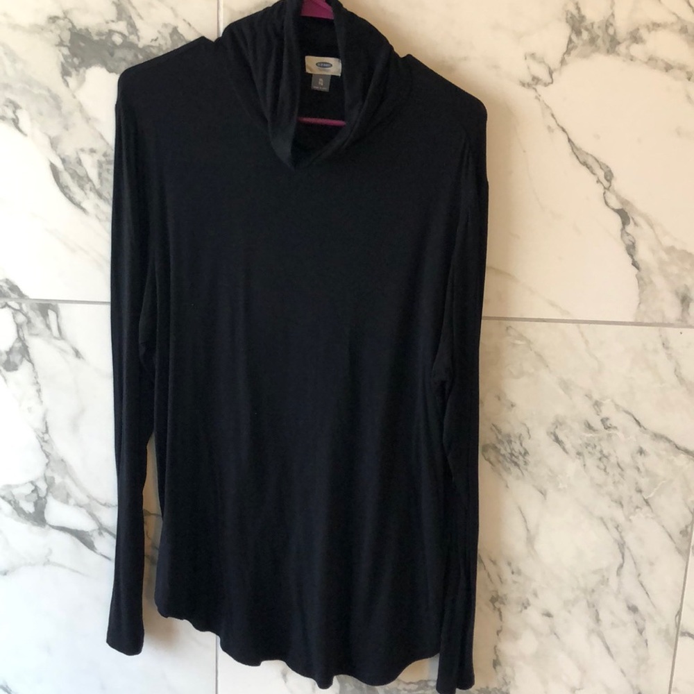 Thin black turtleneck shirt